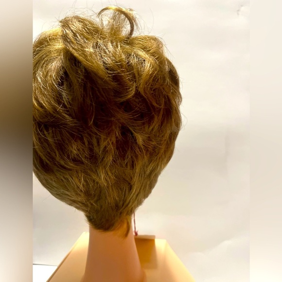 Wiginway Blonde Hair Wig for Women color 12H-124 - Picture 4 of 6